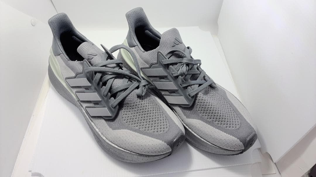 新品*2098/26cm♪♪アディダスウルトラブースト 5 ランニングシューズ