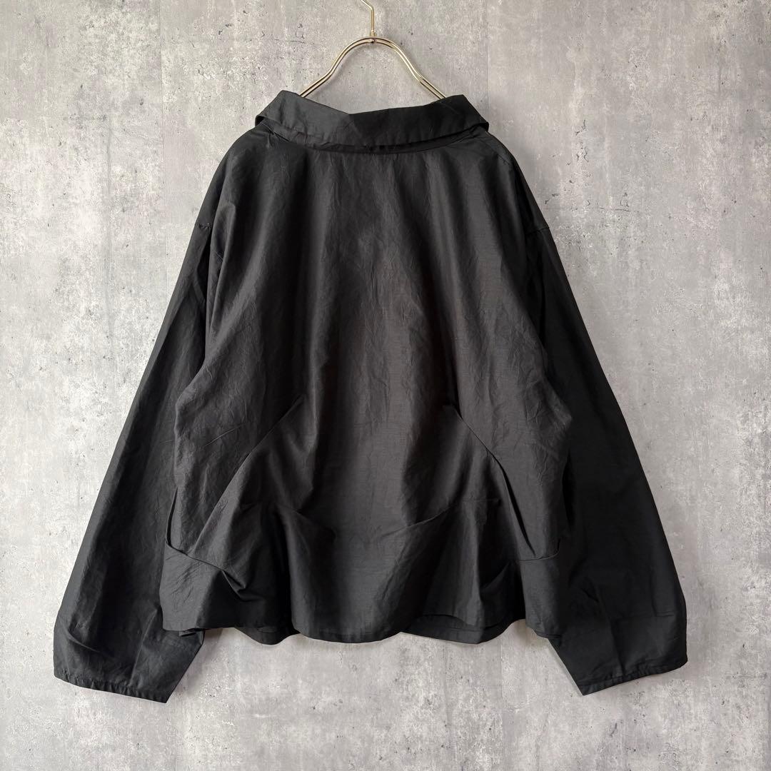 慈雨 ジウ 刺繍デザインカラーブラウス 変形ヘムライン 黒 40 センソユニコ