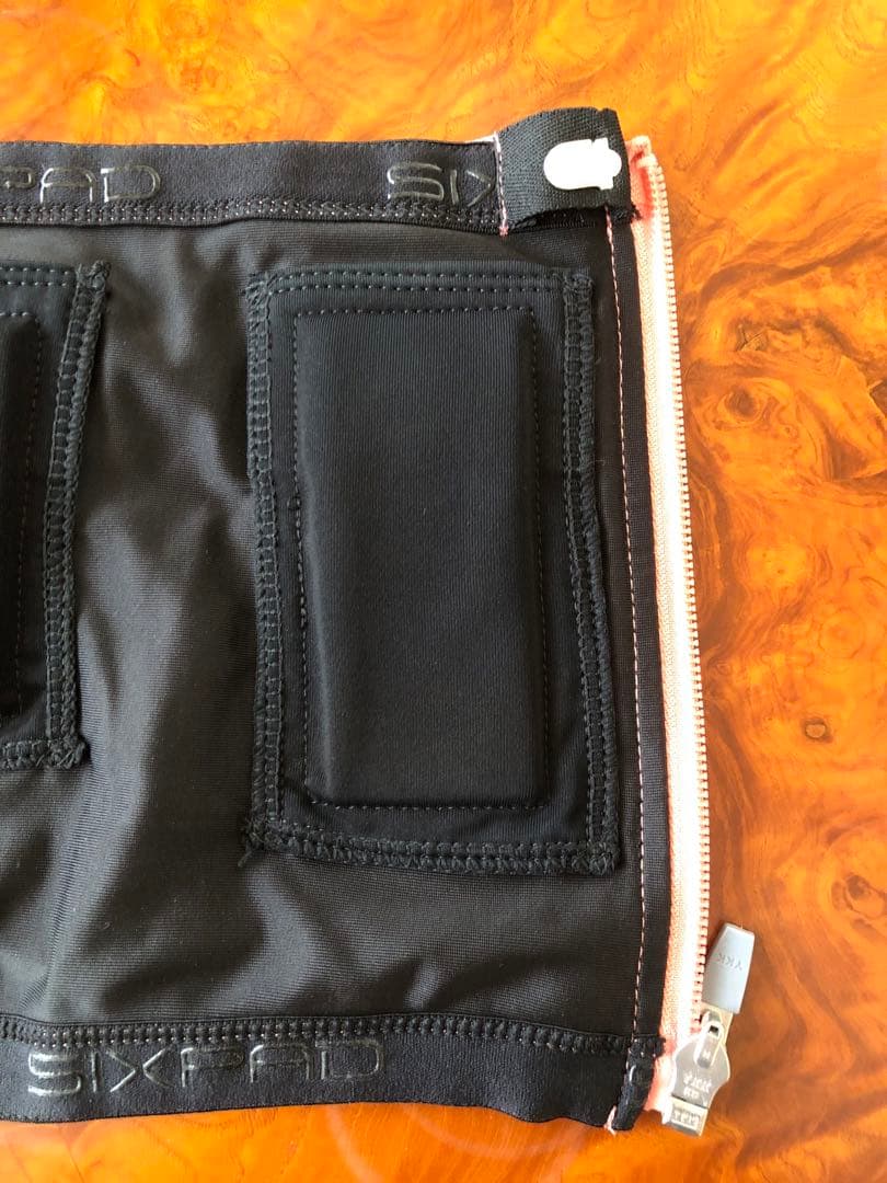 ［美品］SIXPADパワースーツコアベルト 専用コントローラー付き Sサイズ