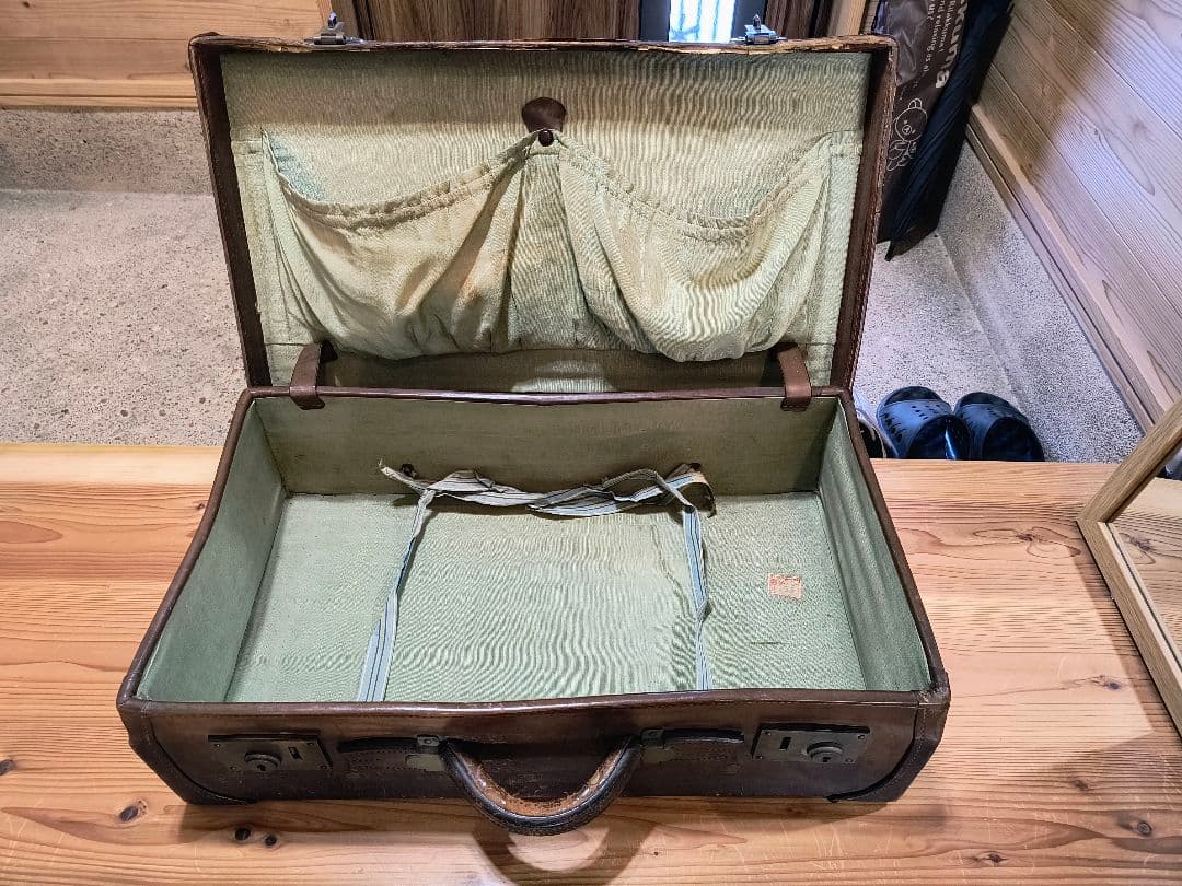 クラシックレザー中型スーツケース　アンティーク　トランク