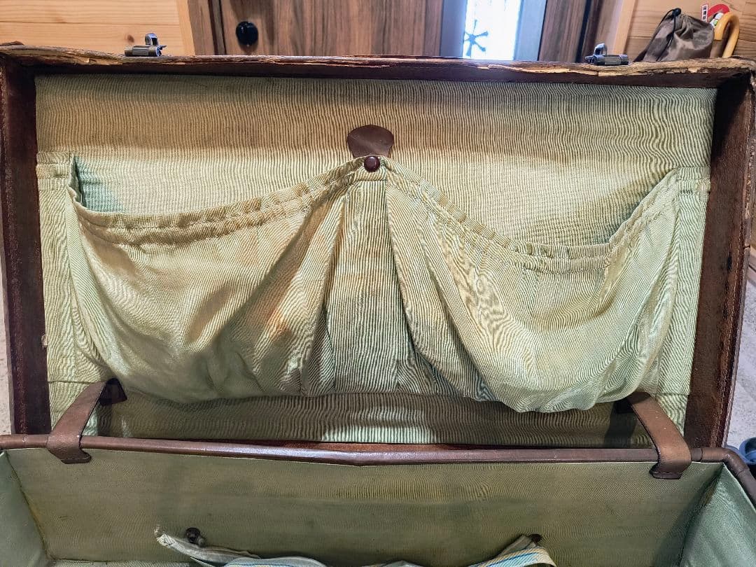 クラシックレザー中型スーツケース　アンティーク　トランク