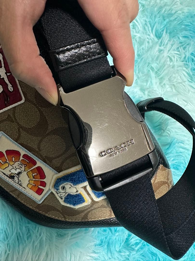 COACH スヌーピー パッチ ボディバッグ