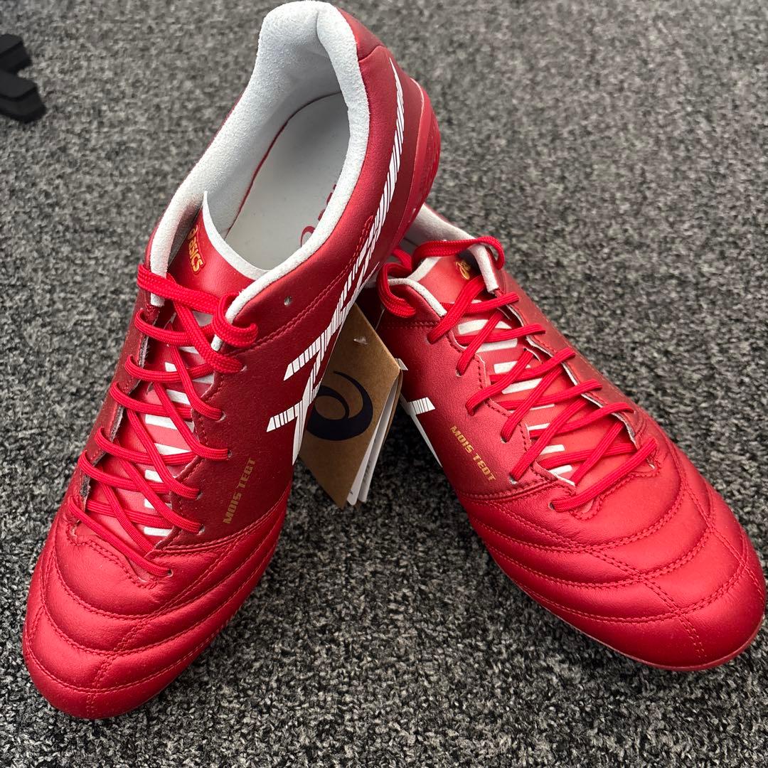 サッカースパイク アシックス