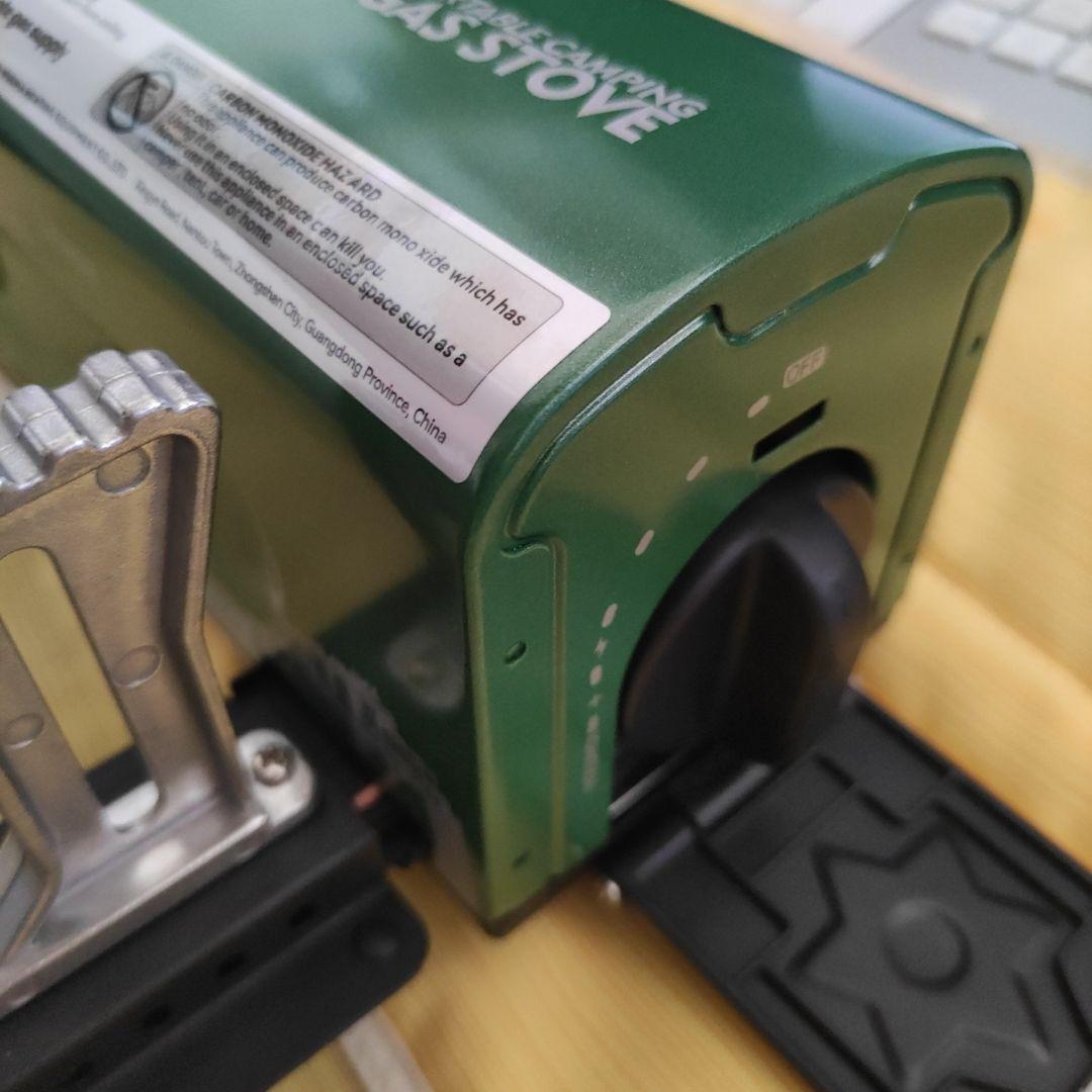 アウトドア等／折りたたみポータブルガスコンロ／緑色／コンパクト設計