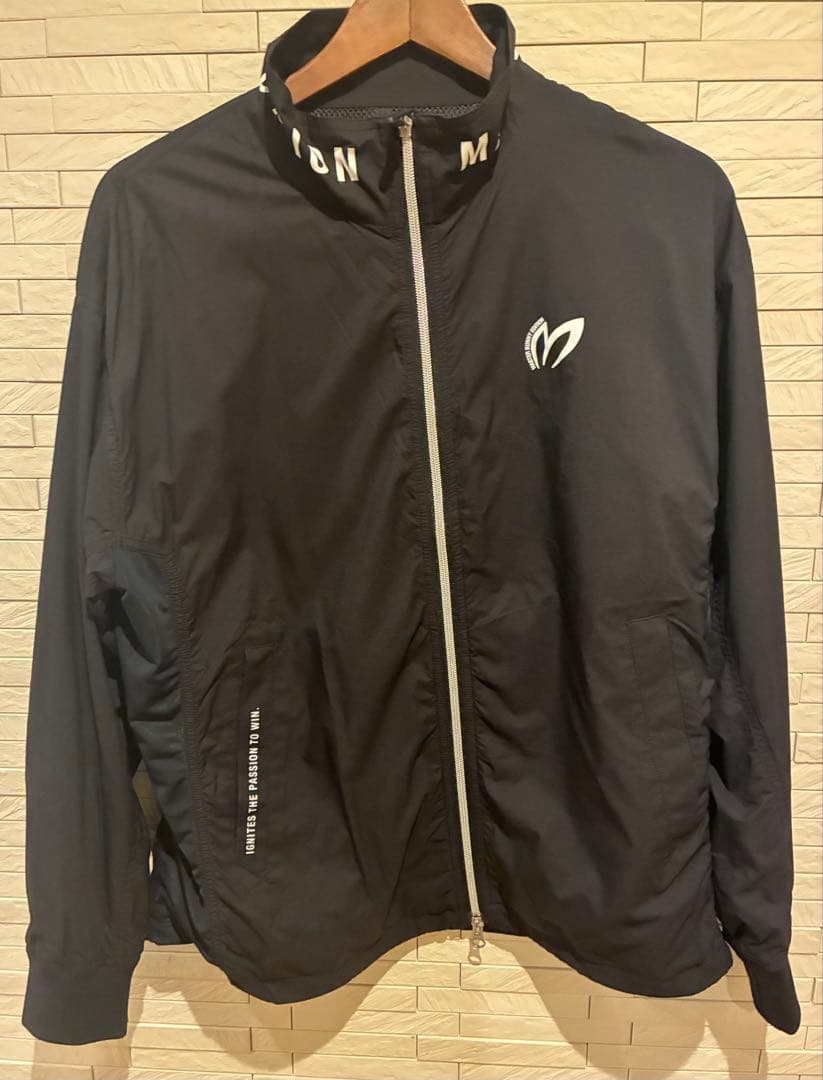 マスターバニー黒 ジャケット スポーツ メンズウェア　サイズ4