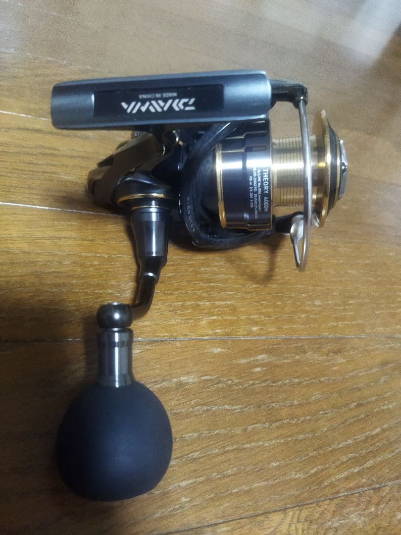 DAIWA スピニングリール ブラック/ゴールド