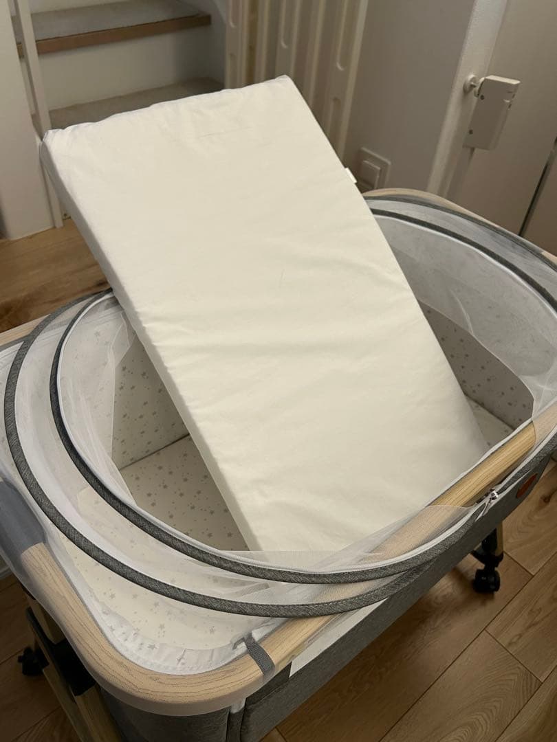 【美品】HZDMJ ベビーベッド グレー ゆりかご機能あり ※日本製マット付き