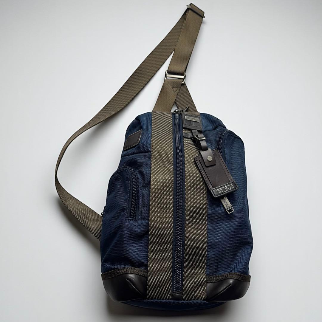 美品　TUMI トゥミ　アルファ ブラボー　サラトガ　スリングショルダーバッグ