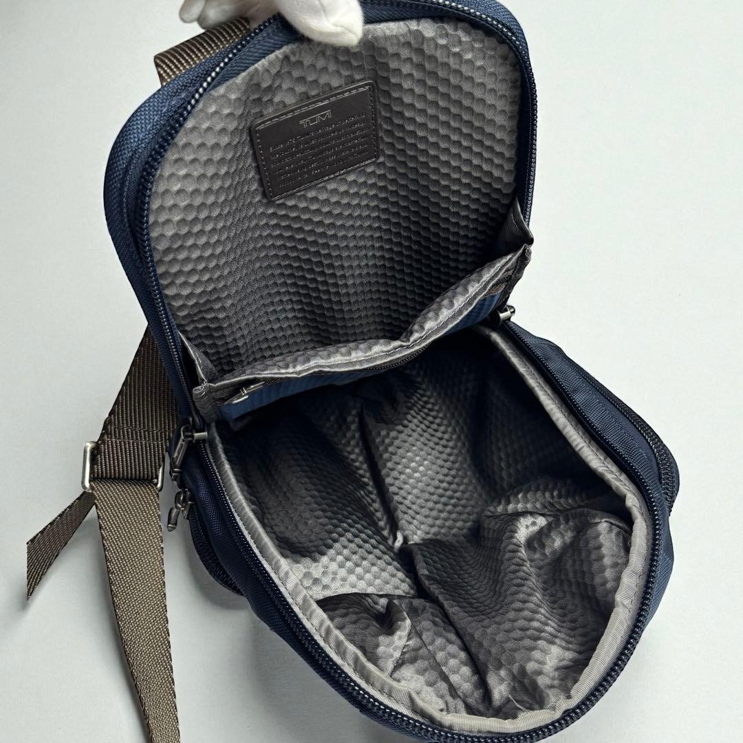 美品　TUMI トゥミ　アルファ ブラボー　サラトガ　スリングショルダーバッグ