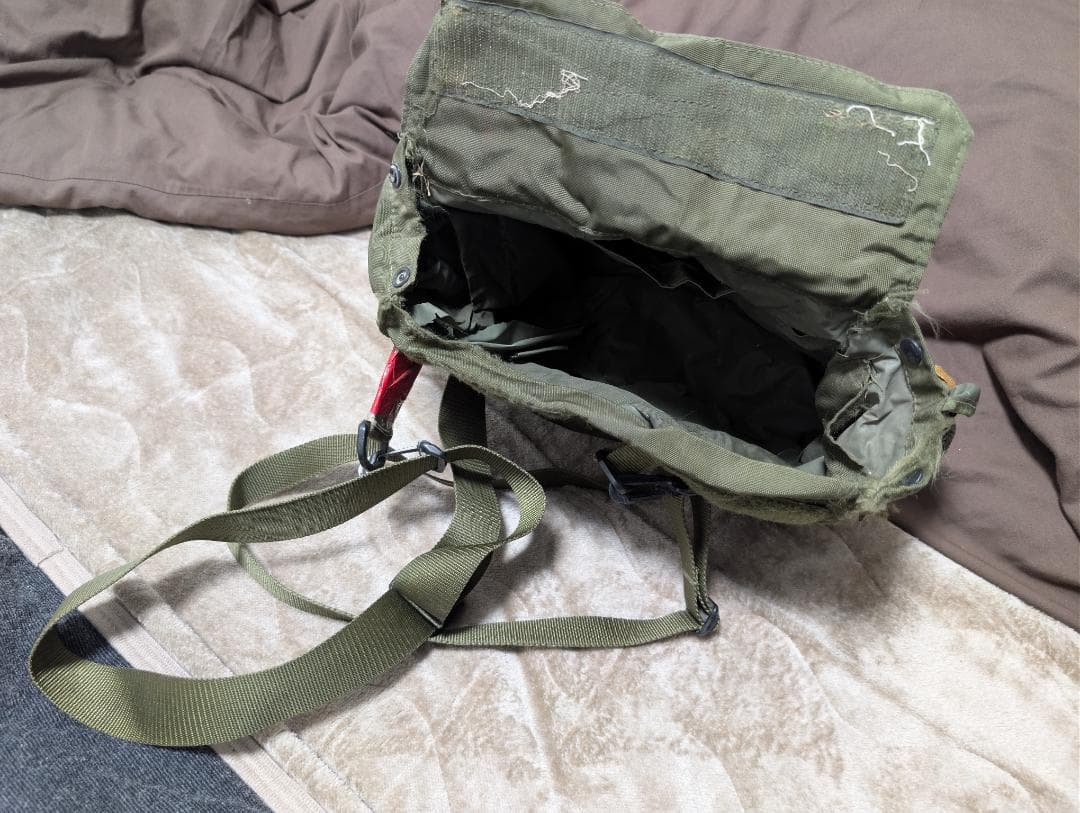 (官品) 台湾陸軍実物防毒マスクバッグ(T3-75 中華民国)