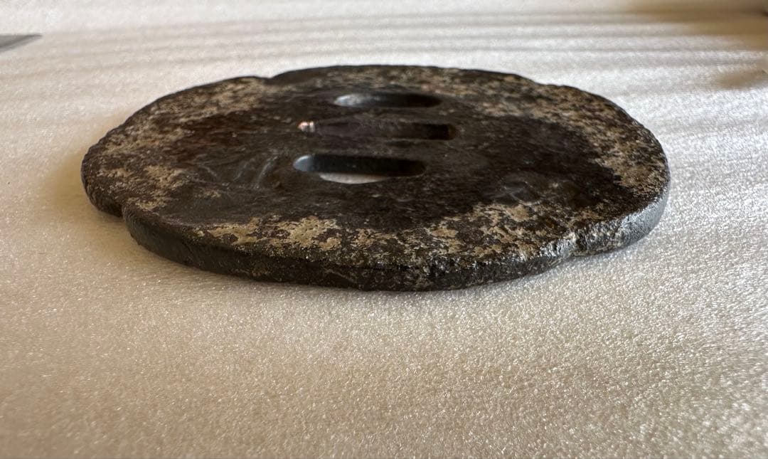 鍔 古鍔 鉄地 鐔　鉄地つば 刀装具 古美術 時代物 26A4