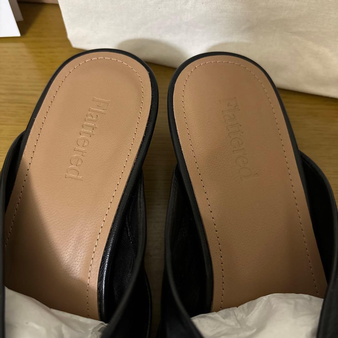 Flattered EMIサンダル　ブラック　サイズ24-24.5cm