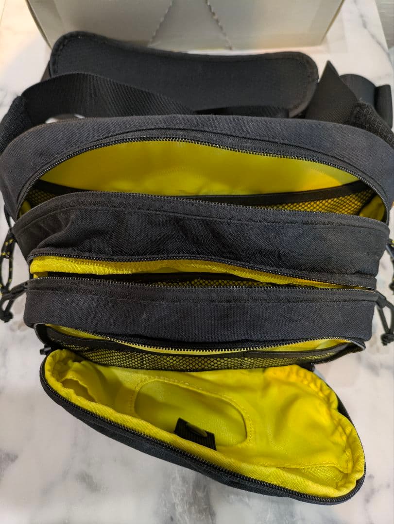 Hugoo ブラック ボディバッグ・ウエストポーチ