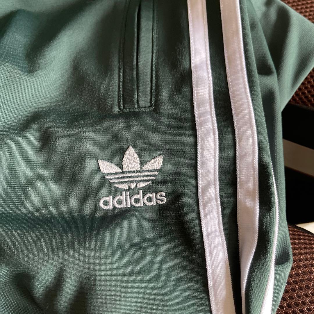 新品タグ付きadidas トレフォイルロゴ　ミリタリーグリーン ジャージパンツ