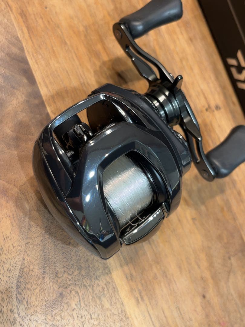 美品 ダイワ 24スティーズSV TW XH 右ハンドル ライン付