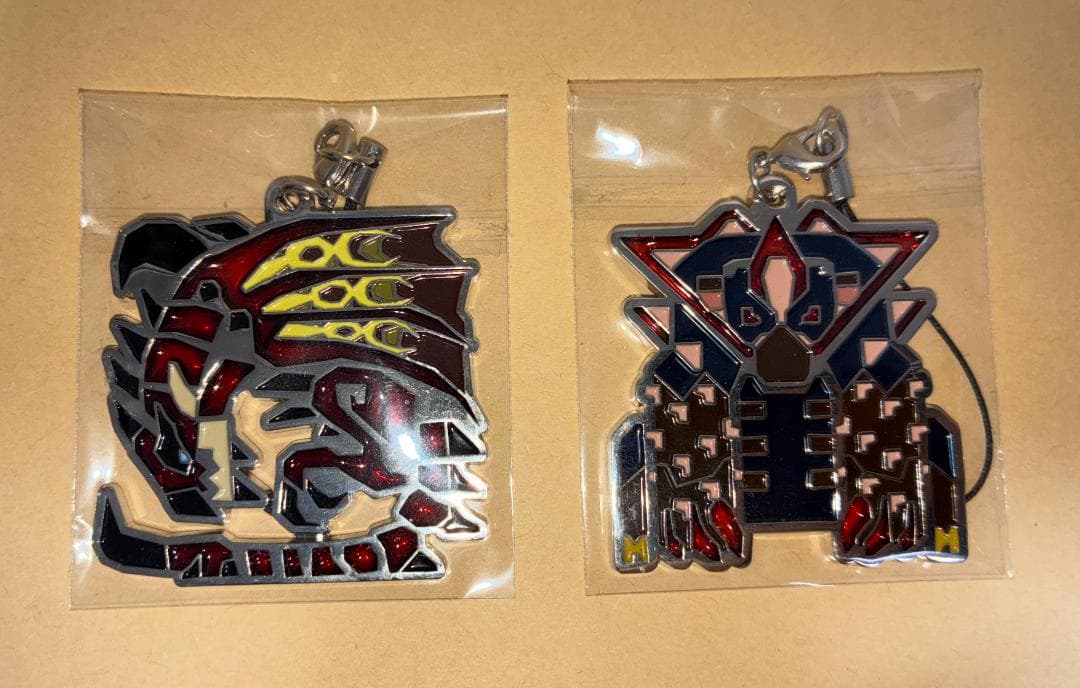 【新品】MH ステンドデザインマスコット 黒炎王リオレウス 紅兜アオアシラ