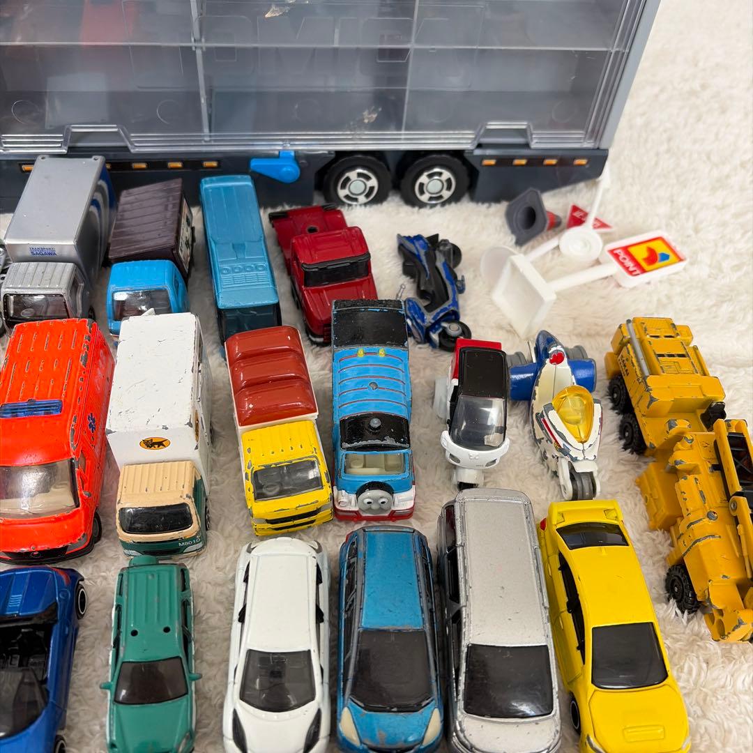 トミカと収納トラックセット