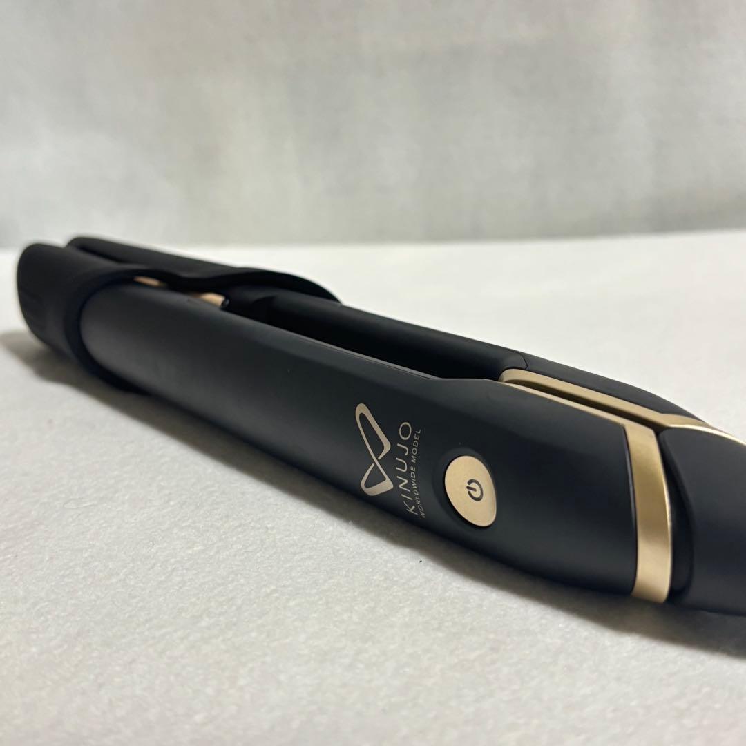 【美品】絹女　KINUJO ストレートヘアアイロン ブラック　DS200-BK