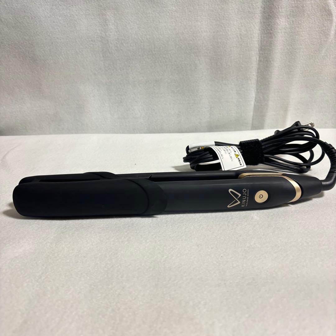 【美品】絹女　KINUJO ストレートヘアアイロン ブラック　DS200-BK