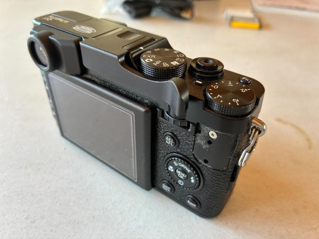 Fujifilm X10 コンパクトデジタルカメラ（ジャンク品）