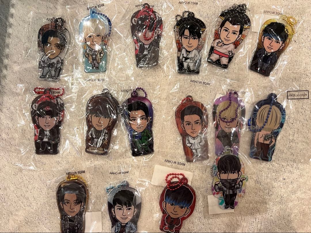 長谷川慎　クリアチャーム　背景あり