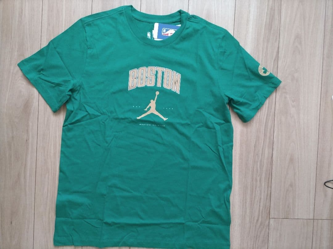 ボストン セルティックス エッセンシャル ジョーダン NBA Tシャツ
