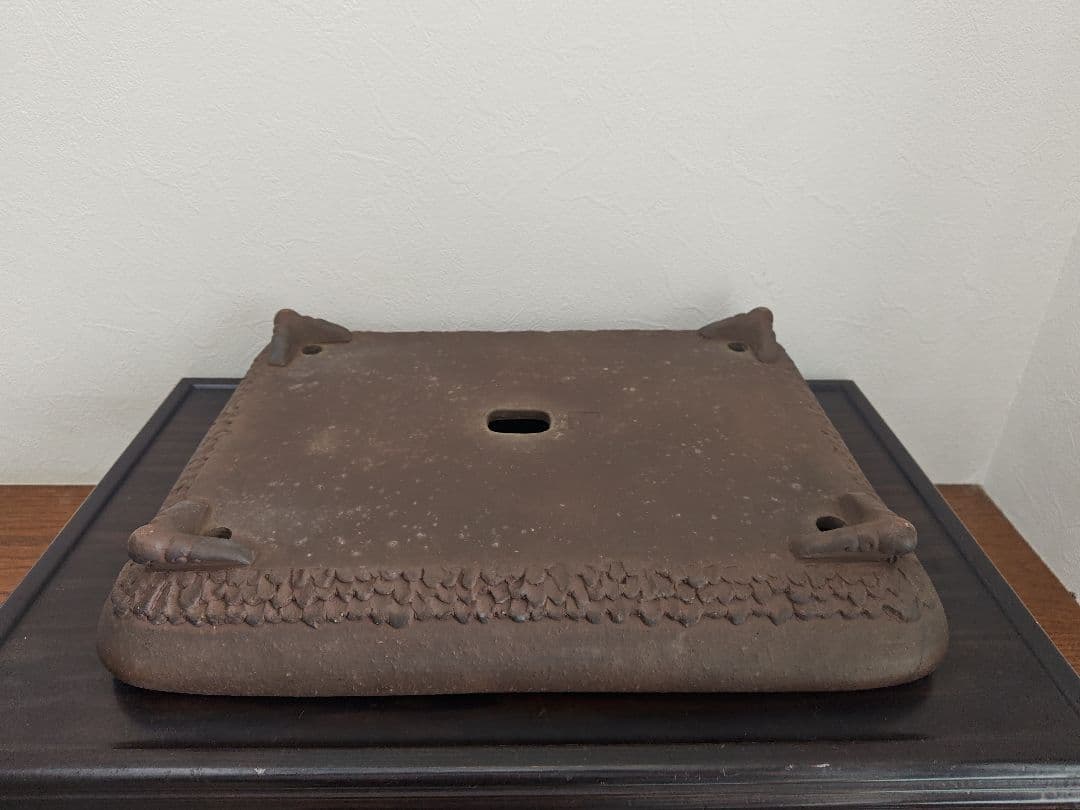 茶色の陶器製四角鉢　落款あり 中型