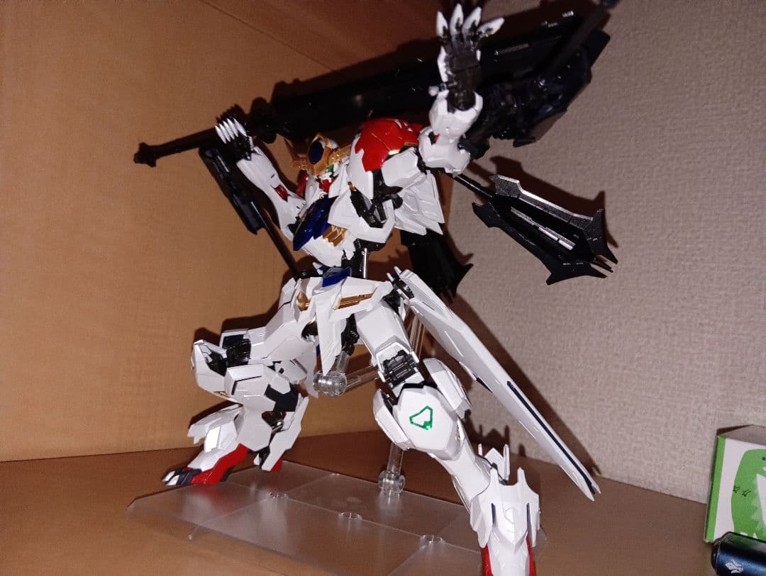 MGバルバトスルプス　全塗装完成品　アクションベース８付き