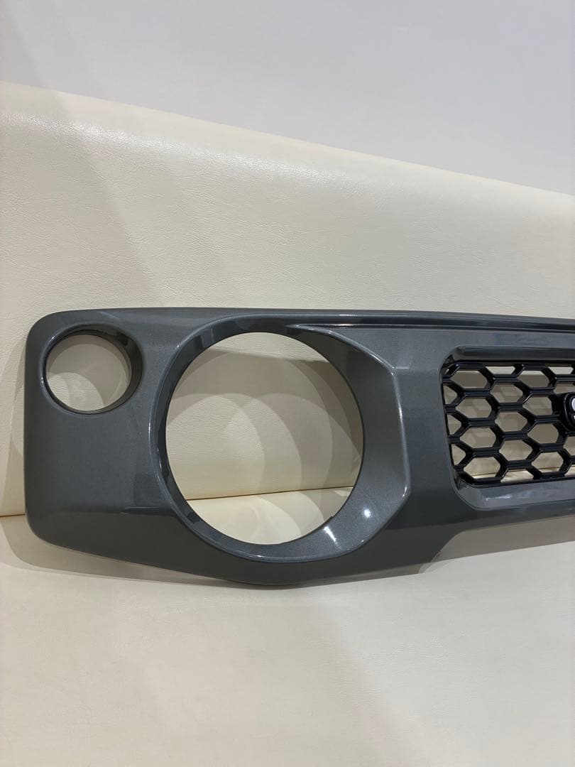 ジムニー　フロントグリル　グレー