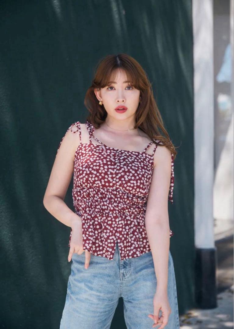 ♡新品タグ付♡Herlipto Cherry Pattern Strap Top