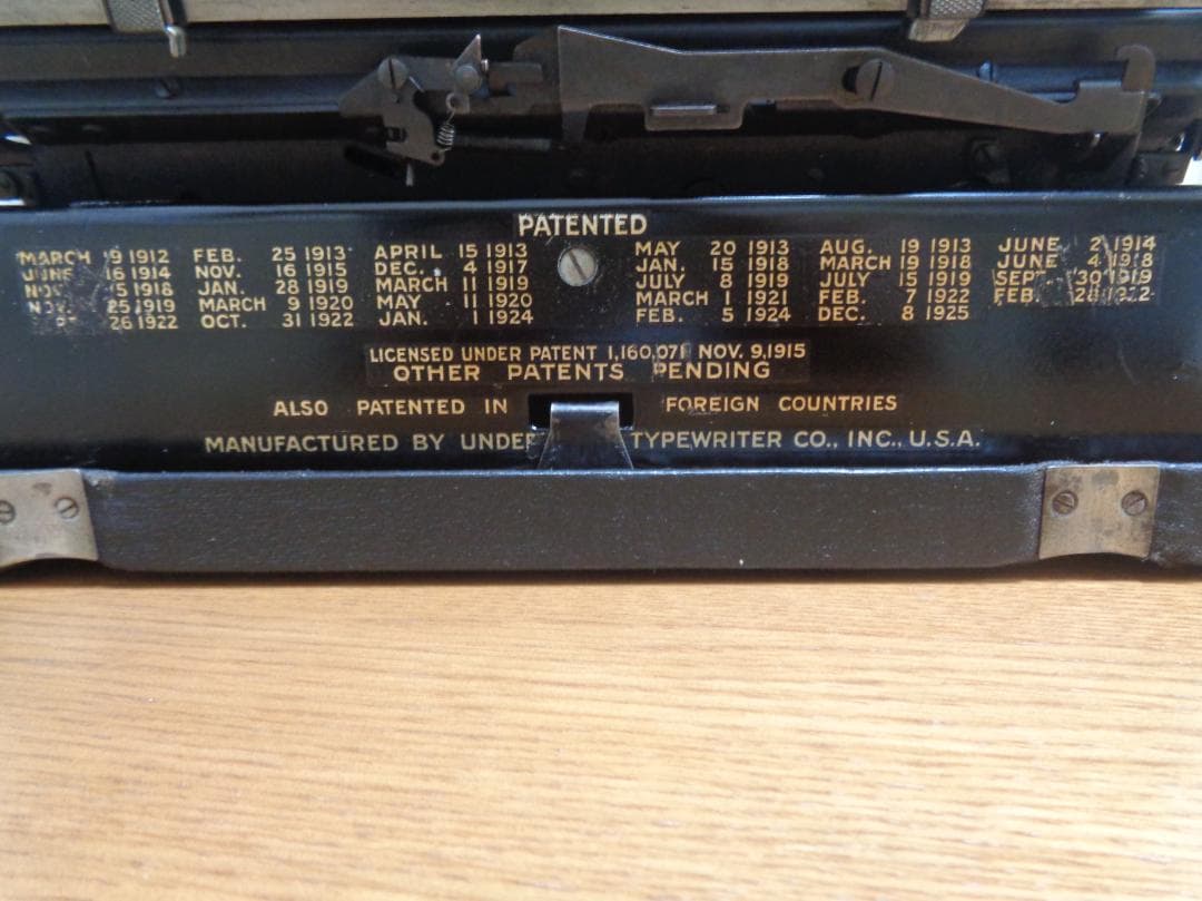 実働品　UNDERWOOD FOUR BANK タイプライター　ヴァイオレット