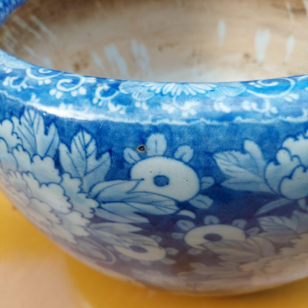 青と白の花柄陶器火鉢