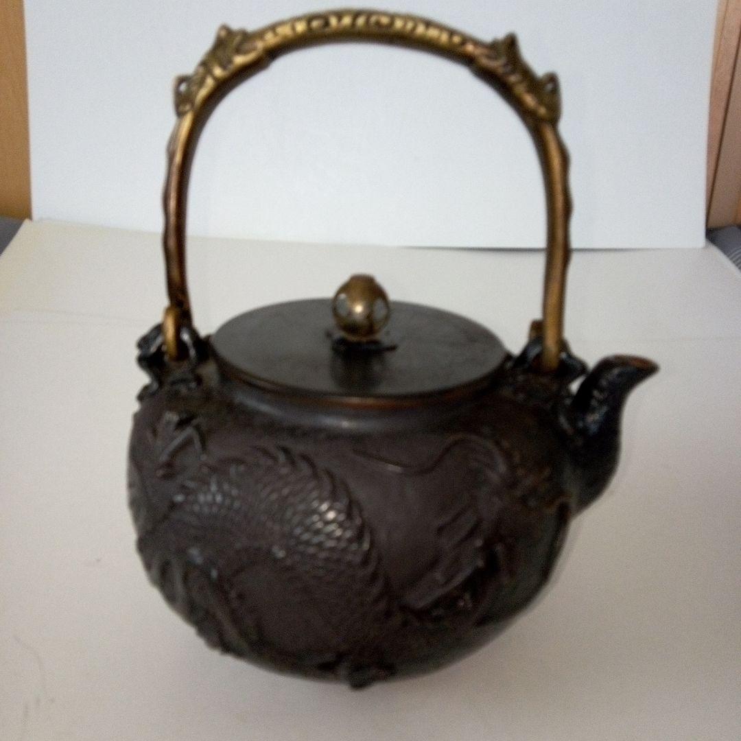 亀文堂　鉄瓶　雲龍紋　盛り上げ紋様