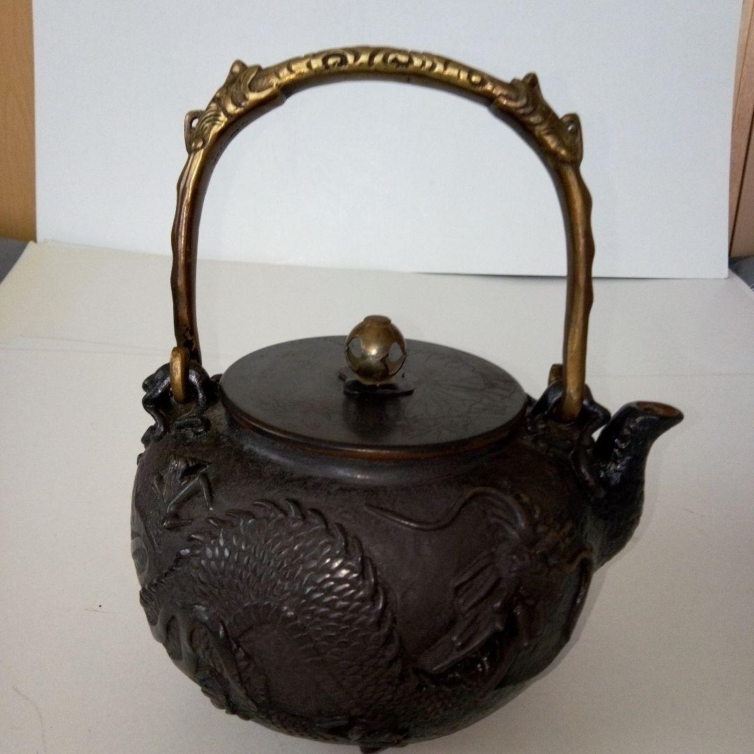亀文堂　鉄瓶　雲龍紋　盛り上げ紋様