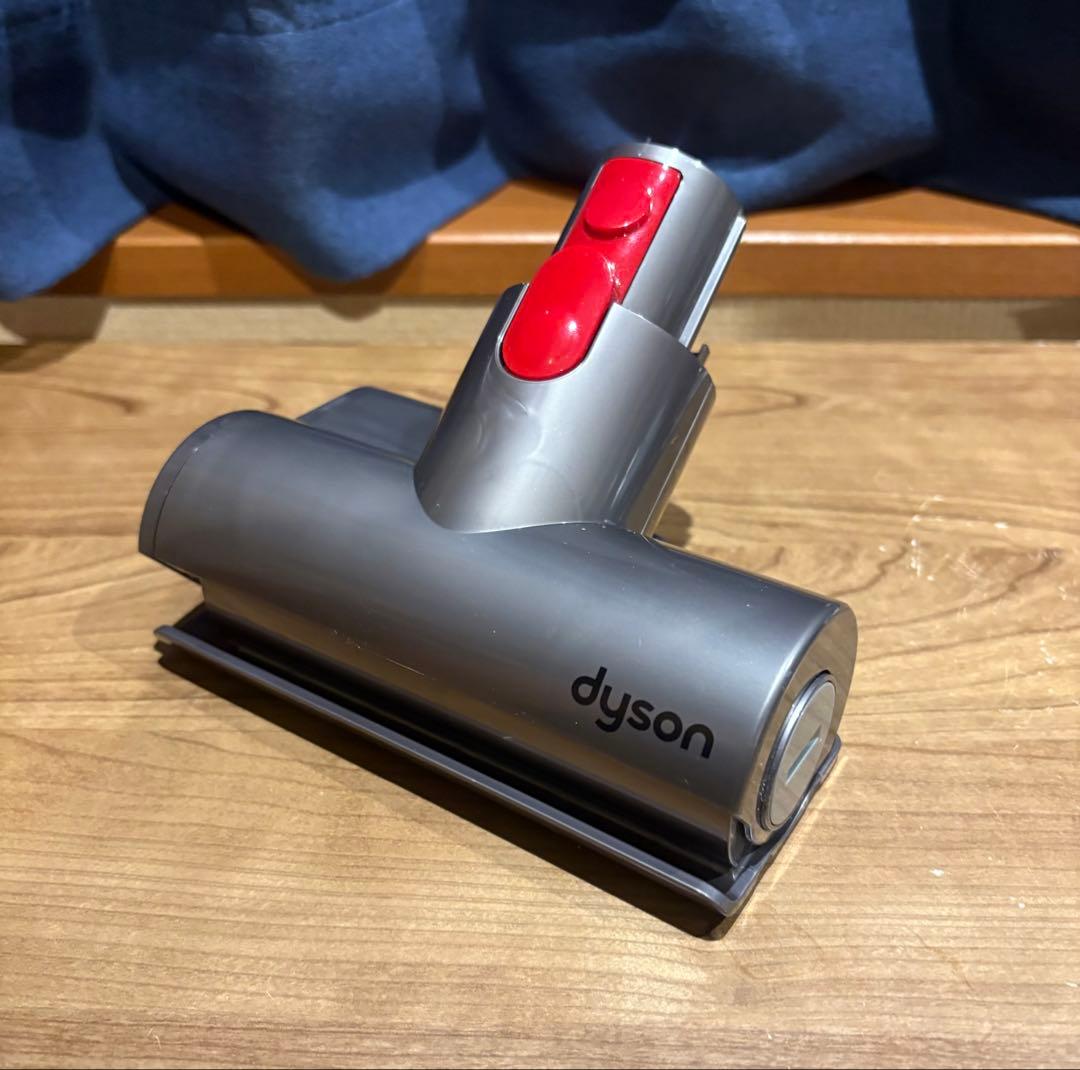 アタッチメント多数付属！細部まで洗浄済！#Dyson #V10 ハンドクリーナー