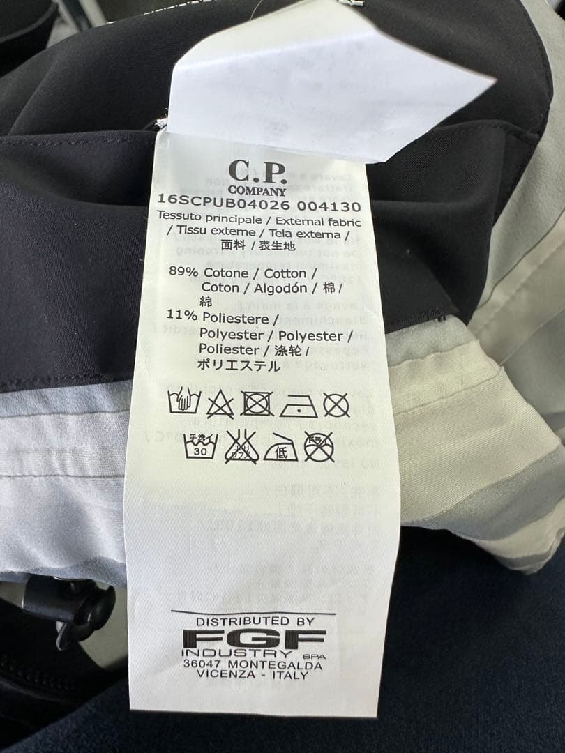 C.P. Company ゴーグルブラックナイロンジャケット フード付き