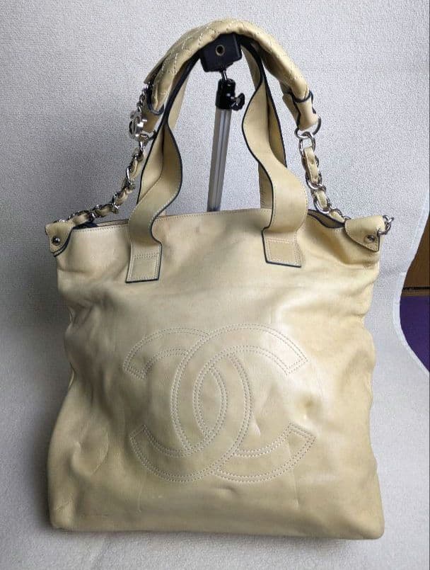 シャネル カーフレザー ハンドバッグ クリームイエロー CHANEL ココマーク
