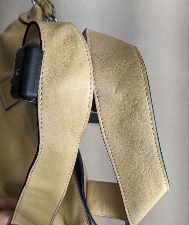 シャネル カーフレザー ハンドバッグ クリームイエロー CHANEL ココマーク