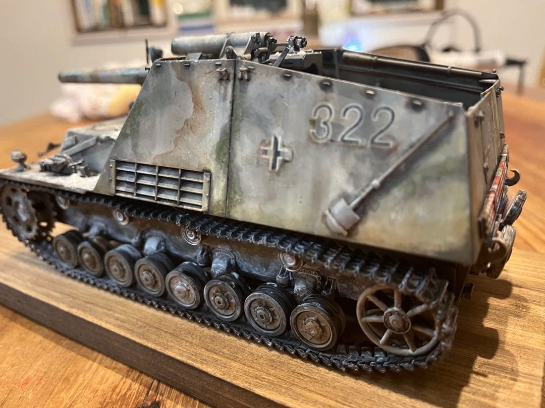 1/35 ドイツ自走砲フンメル冬季。迷彩色 兵士一体。配置自由。