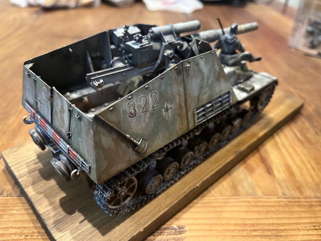 1/35 ドイツ自走砲フンメル冬季。迷彩色 兵士一体。配置自由。