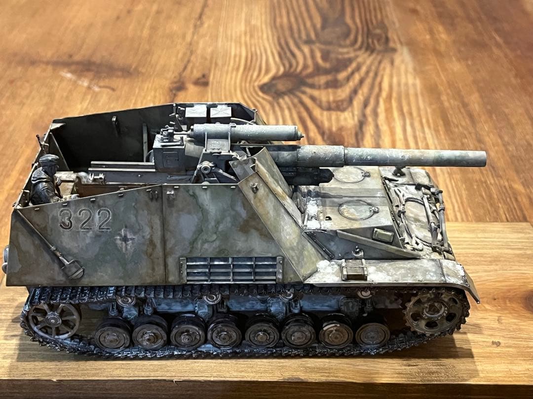1/35 ドイツ自走砲フンメル冬季。迷彩色 兵士一体。配置自由。