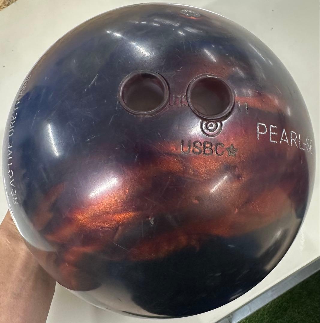 UP BEAT ボウリングボール 反応性ウレタン　15ポンド　穴2つ