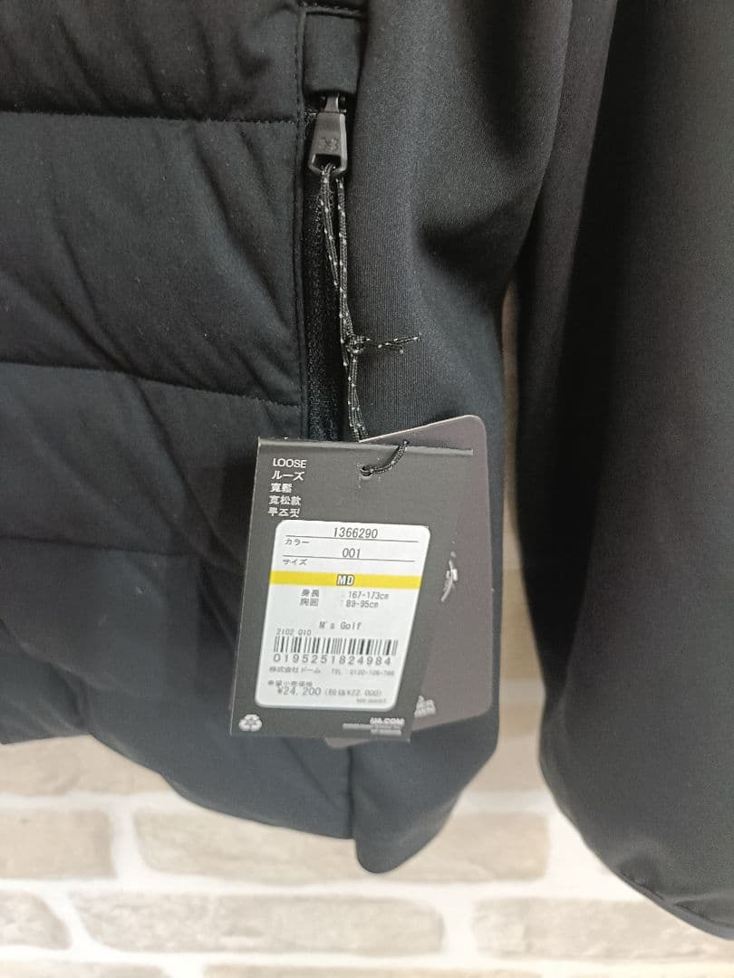 【新品♪】アンダーアーマー　ゴルフ　ダウンジャケット　黒 サイズM