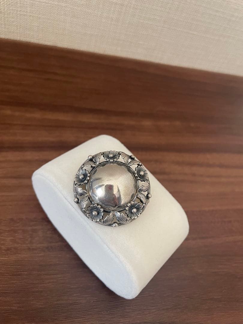 N . E . FROM ピン ブローチ ヴィンテージ　アンティーク