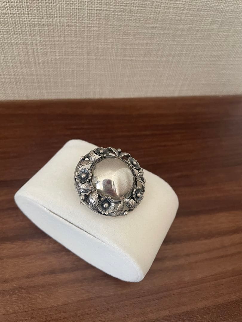 N . E . FROM ピン ブローチ ヴィンテージ　アンティーク