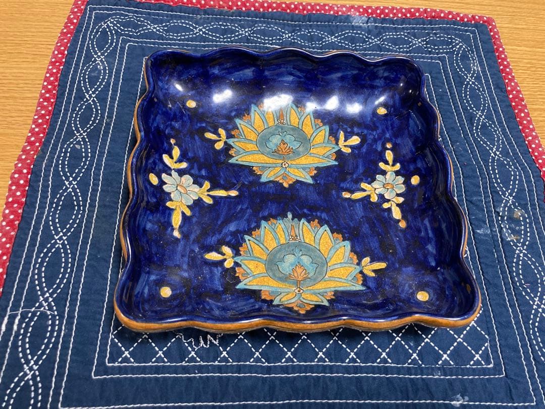 ビアジオリ・グッビオ陶器イタリア. 珍しい(?)四角の盛り皿