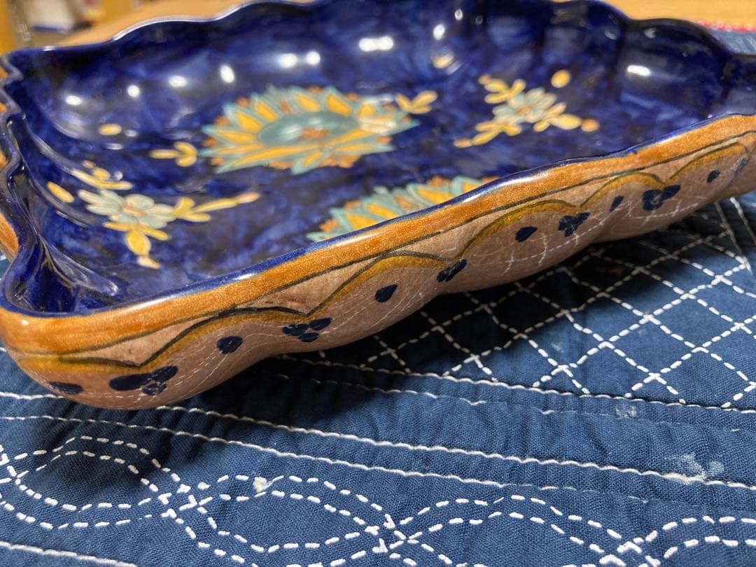 ビアジオリ・グッビオ陶器イタリア. 珍しい(?)四角の盛り皿