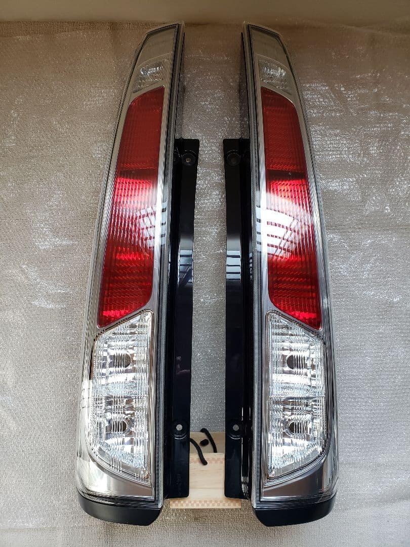 新品未使用 c26 セレナ ノーマル テール ライト ランプ 2個セット