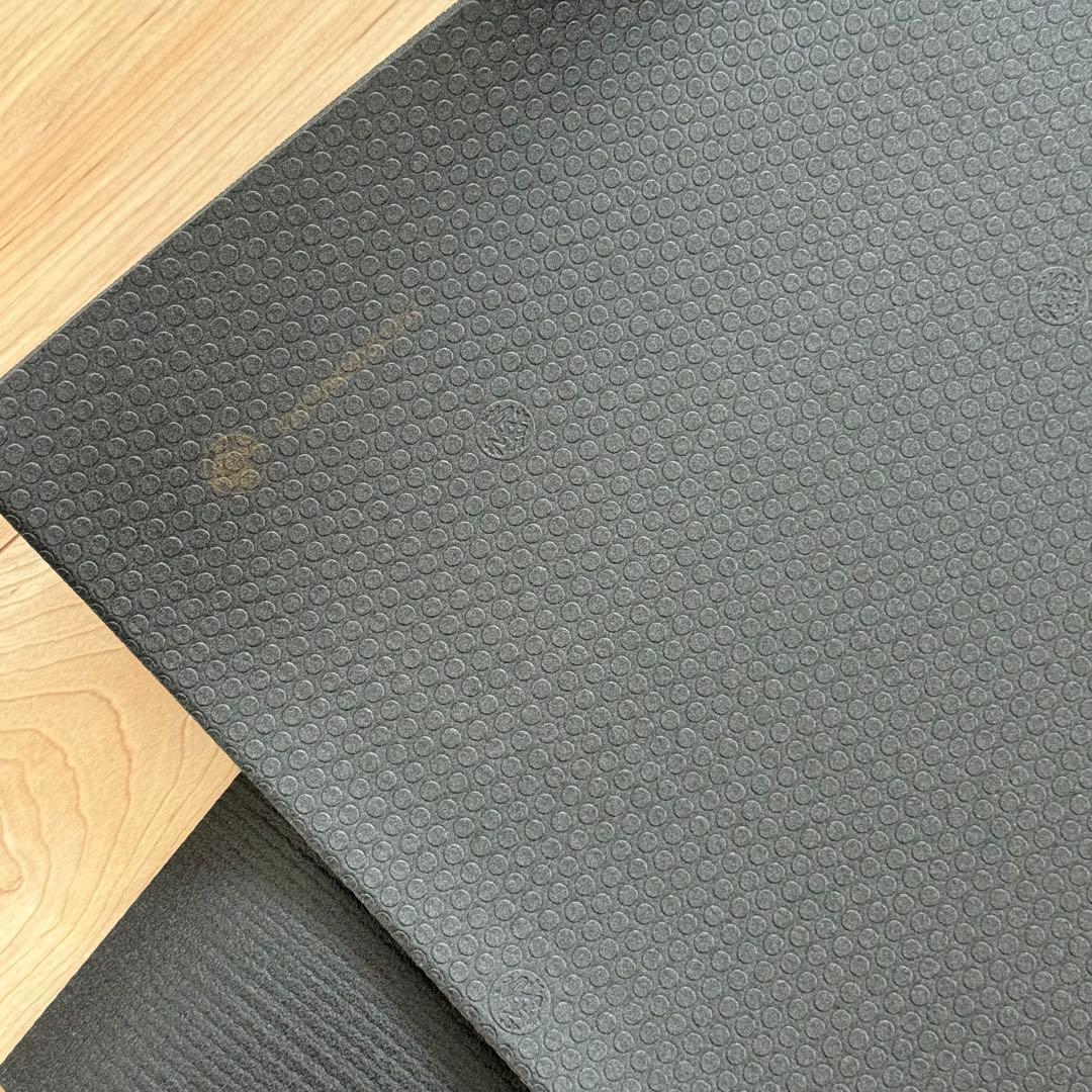 モモママ　　マンドゥカ　プロ　ブラック　ヨガマット