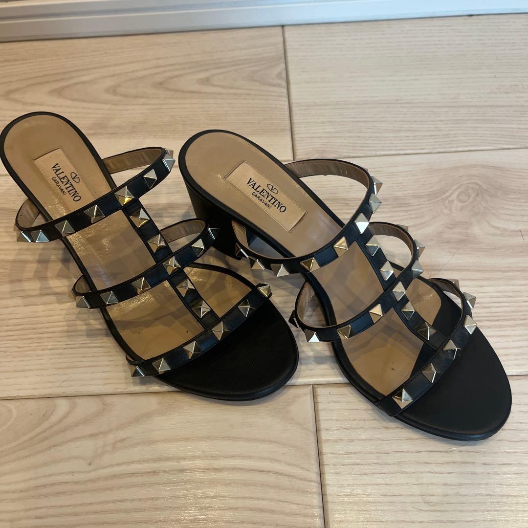VALENTINO スタッズ付きオープントゥサンダル
